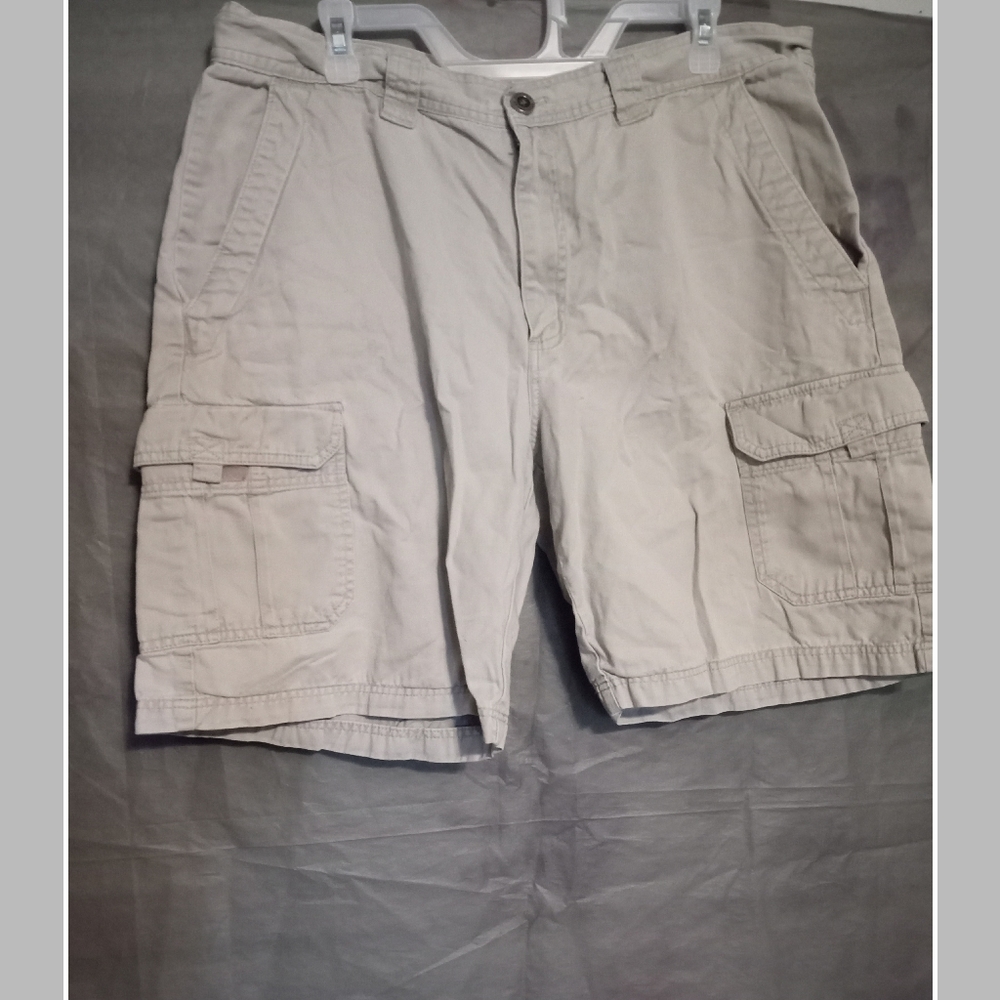 Columbia man's short size 38